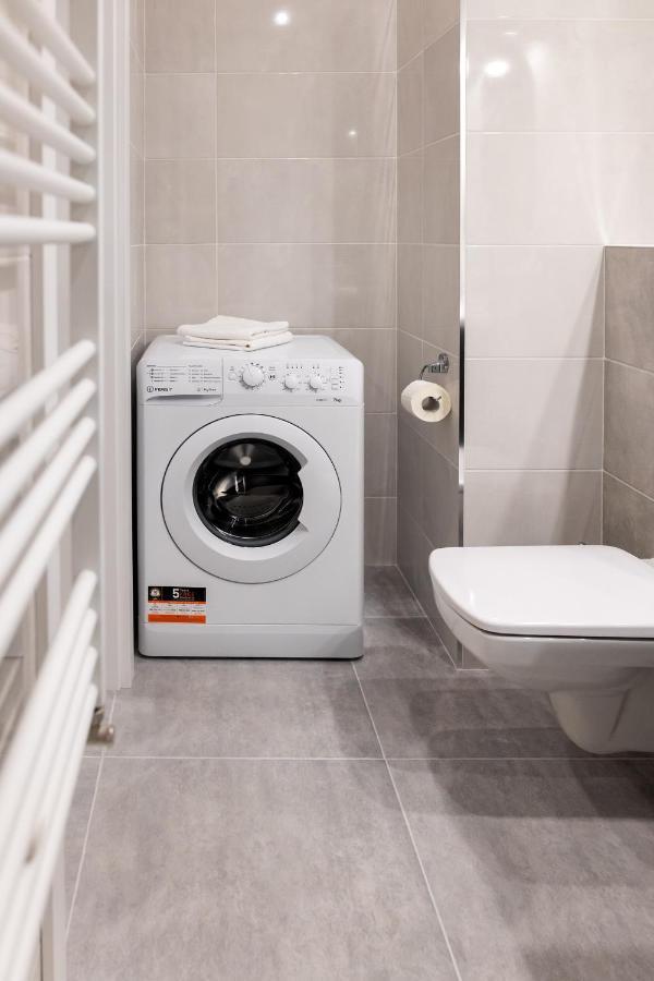 Downtown Apartments ,Next To Spodek-Free Parking Katowice Bagian luar foto