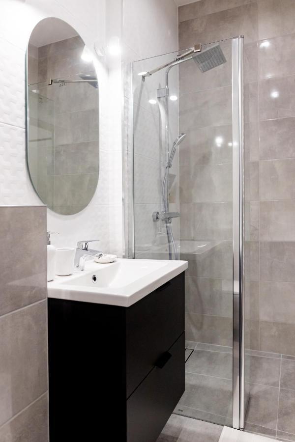 Downtown Apartments ,Next To Spodek-Free Parking Katowice Bagian luar foto