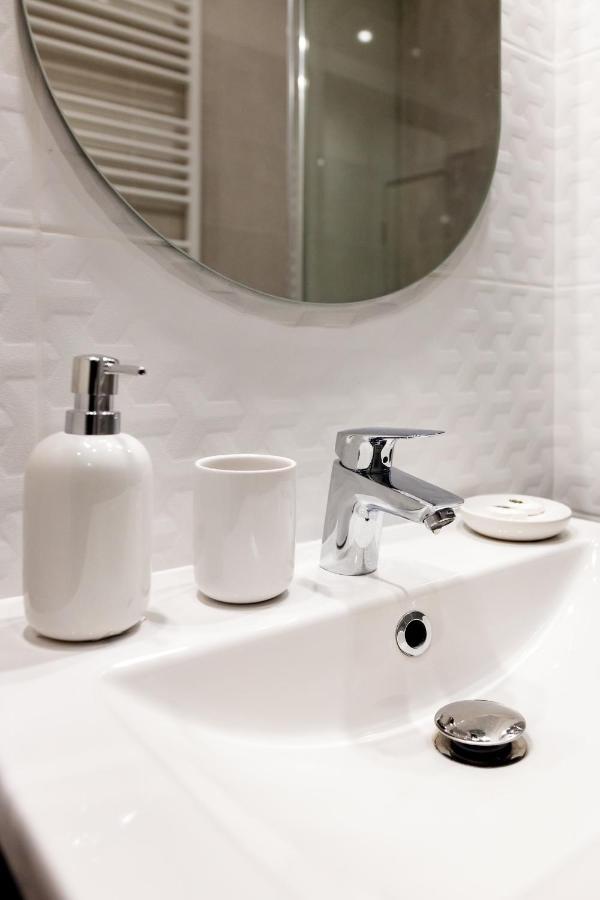 Downtown Apartments ,Next To Spodek-Free Parking Katowice Bagian luar foto